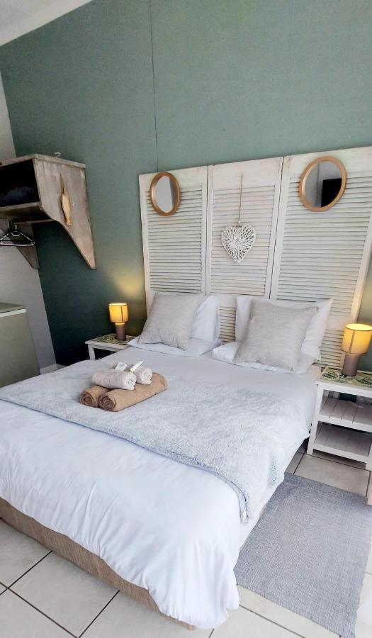 The Coelacanth Guest House And Beach Thyme Self Catering Kiddʼs Beach Esterno foto